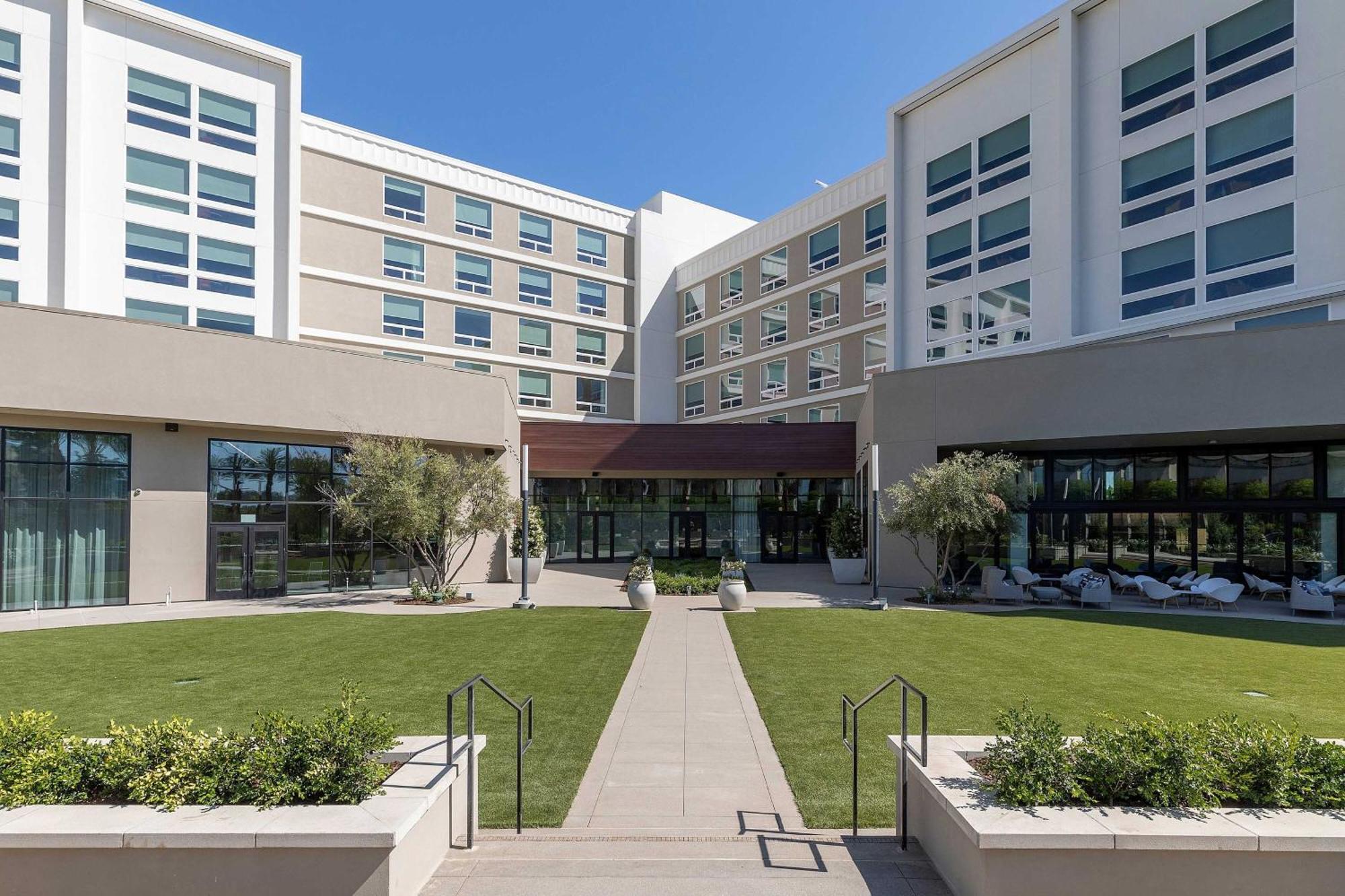 Le Meridien Pasadena Аркадия Екстериор снимка